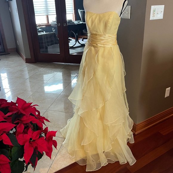 David's Bridal Dresses & Skirts - Soft Butter Yellow Gown/Formal Dress, David's Bridal, Size 4